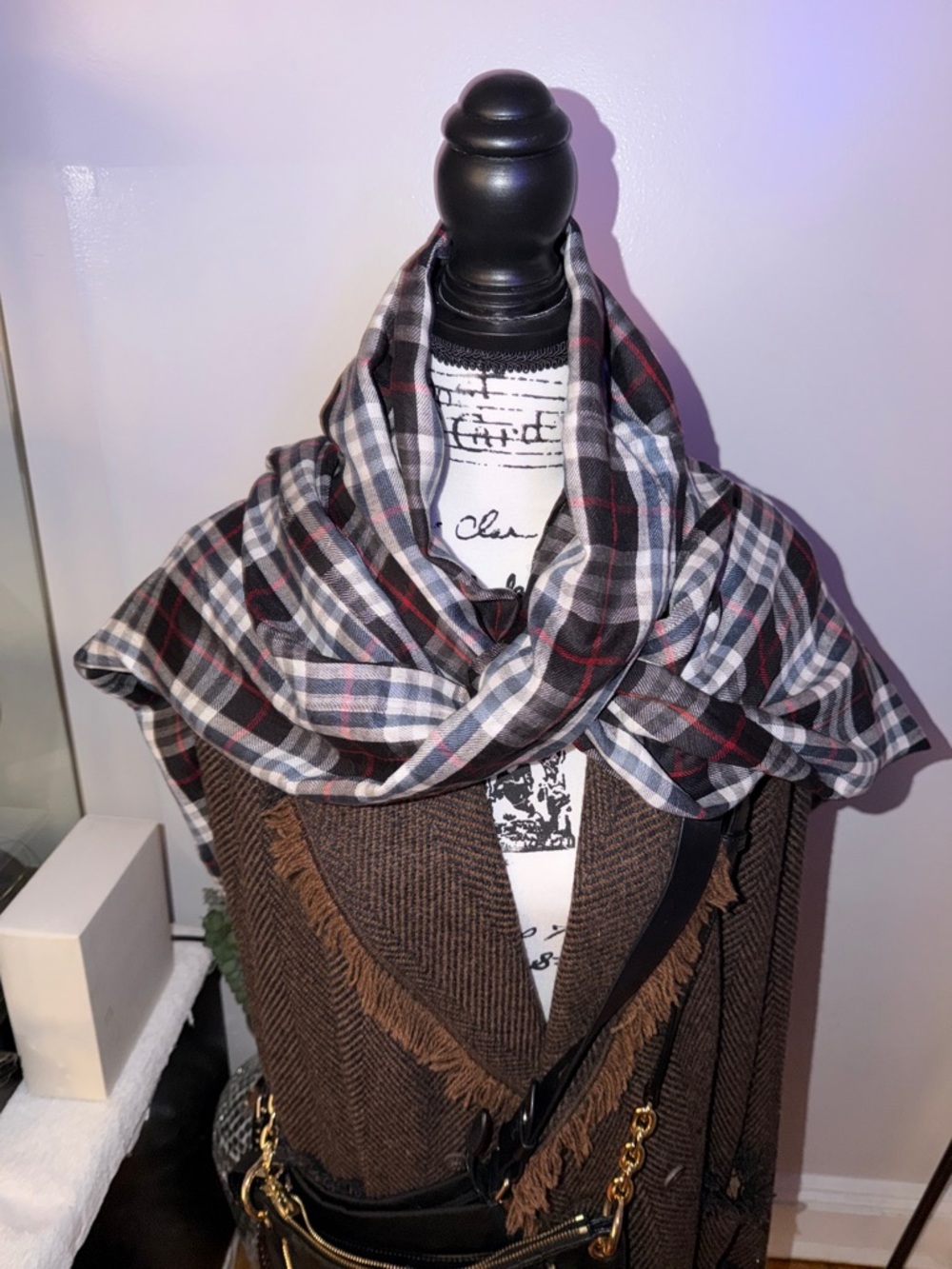 Preloved Burberry Black, White and Red Plaid Throw scarf 🧣 great condition - Picture 12 of 14